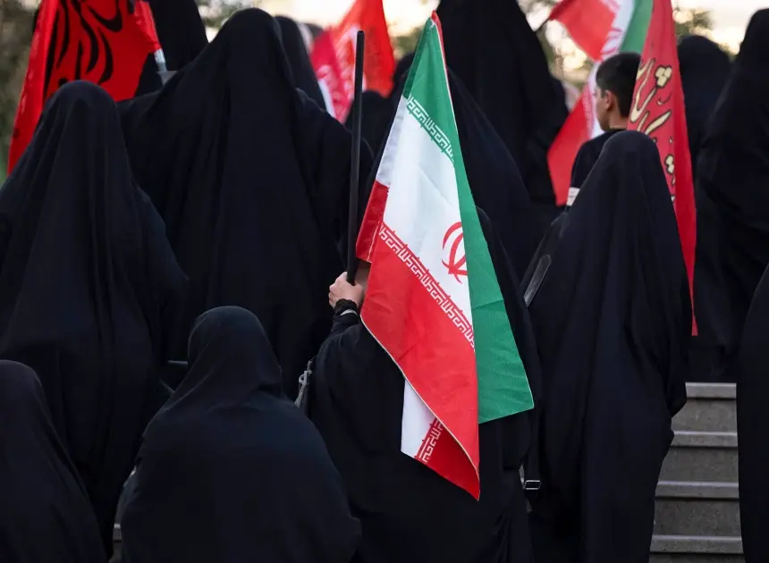 Trump warns of economic consequences for any country that supports Iran