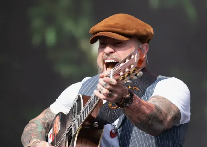 Zac Brown Band gives away free cruise ship vacations to Fenway crowd