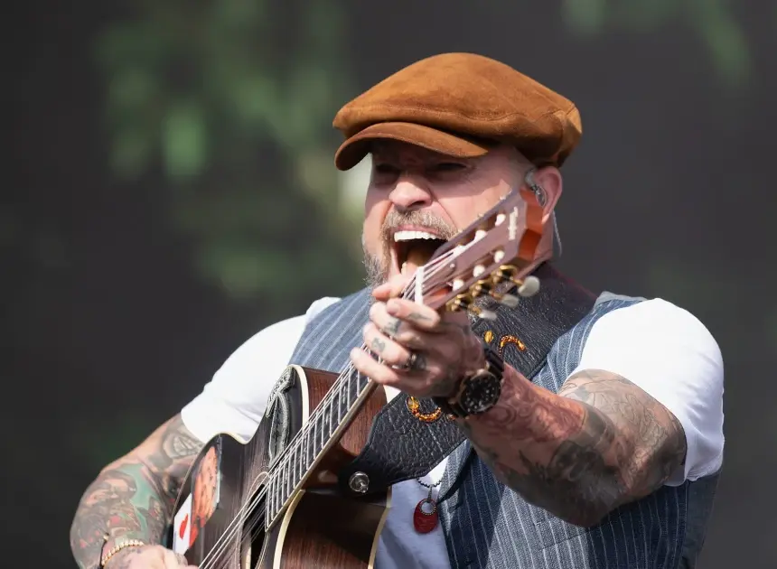 Zac Brown Band gives away free cruise ship vacations to Fenway crowd