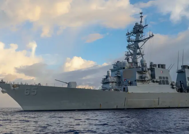 U.S. Navy destroyer with 300 sailors aboard broke down for four days in the Pacific