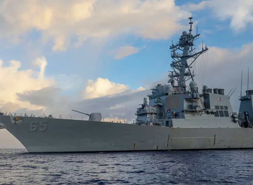 U.S. Navy destroyer with 300 sailors aboard broke down for four days in the Pacific