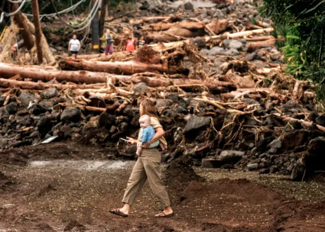 Crews work to restore power to thousands after Lala raked Hawaii