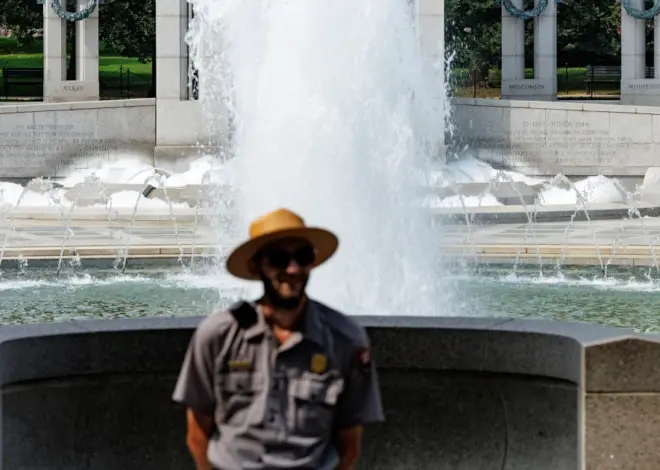 Kentucky woman indicted on charges she damaged the World War II Memorial in Washington