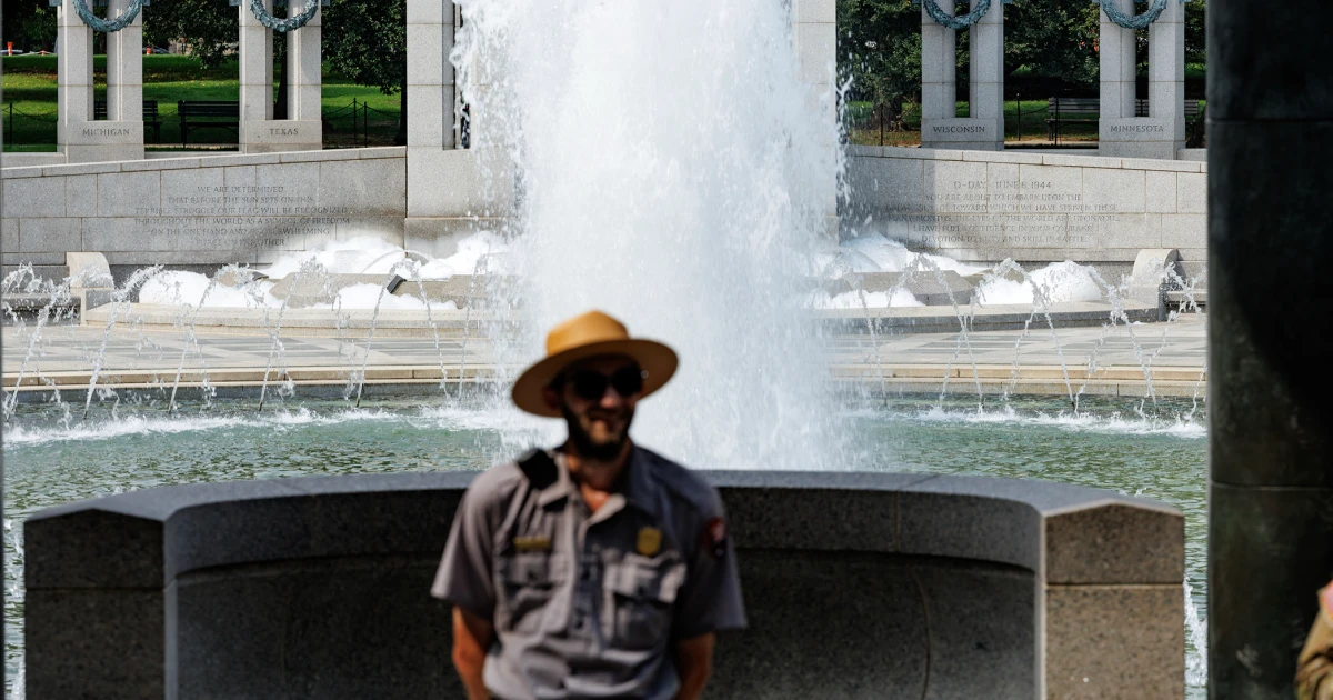 Kentucky woman indicted on charges she damaged the World War II Memorial in Washington