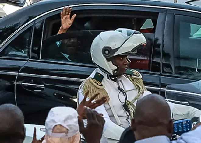 Cameroon’s 93-year-old president returns after a long stay abroad raises health concerns