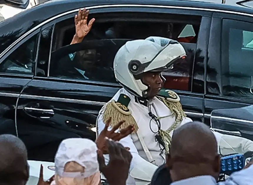 Cameroon’s 93-year-old president returns after a long stay abroad raises health concerns