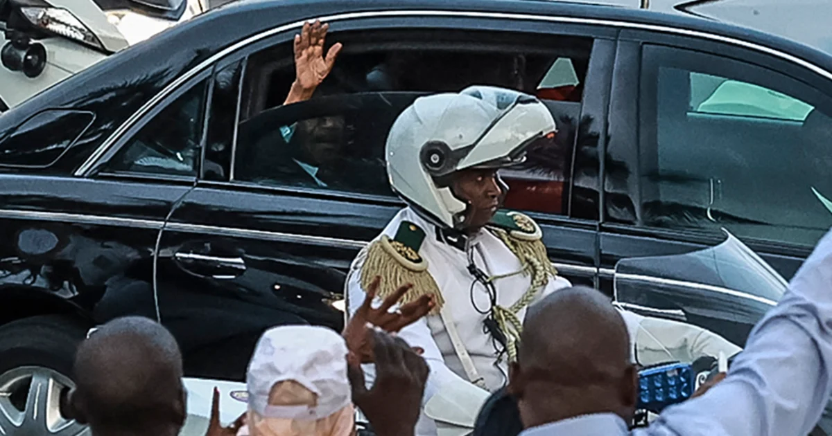Cameroon’s 93-year-old president returns after a long stay abroad raises health concerns