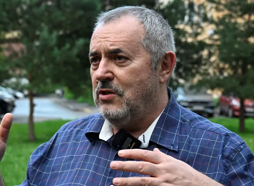 Putin critic leaves Russia after he is barred from running for parliament