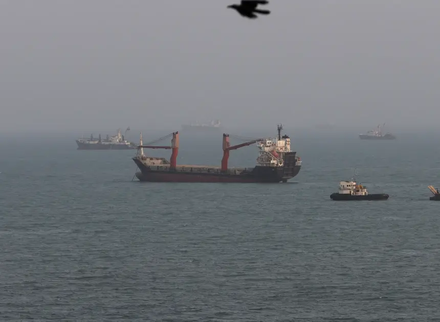 U.S., Iran keep up hostile rhetoric ahead of new sanctions