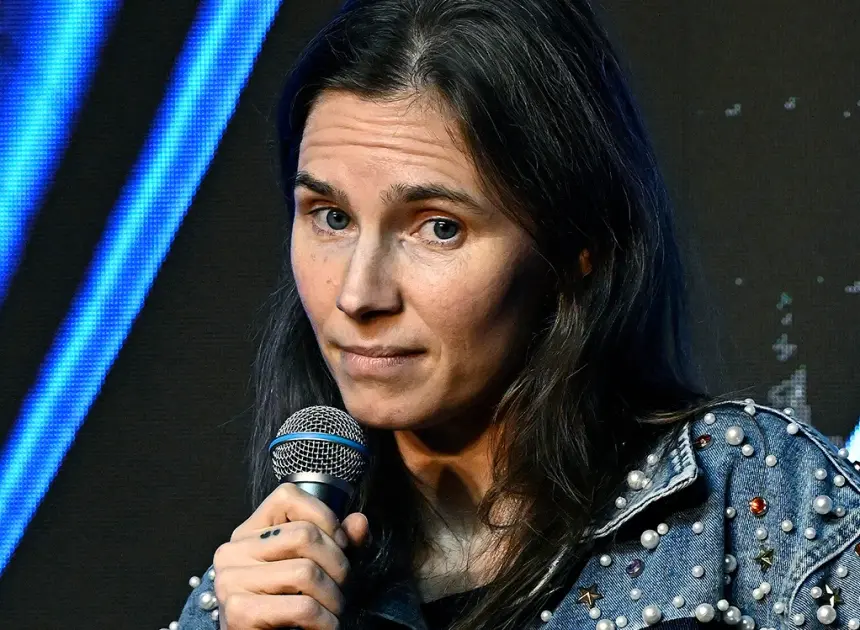 Amanda Knox defends her comedy show at Edinburgh festival