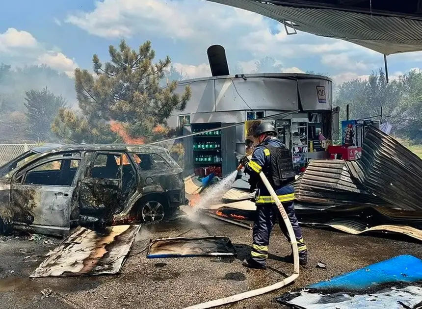 Russia blasts southern Ukrainian city with glide bombs while Ukrainian drones kill 9
