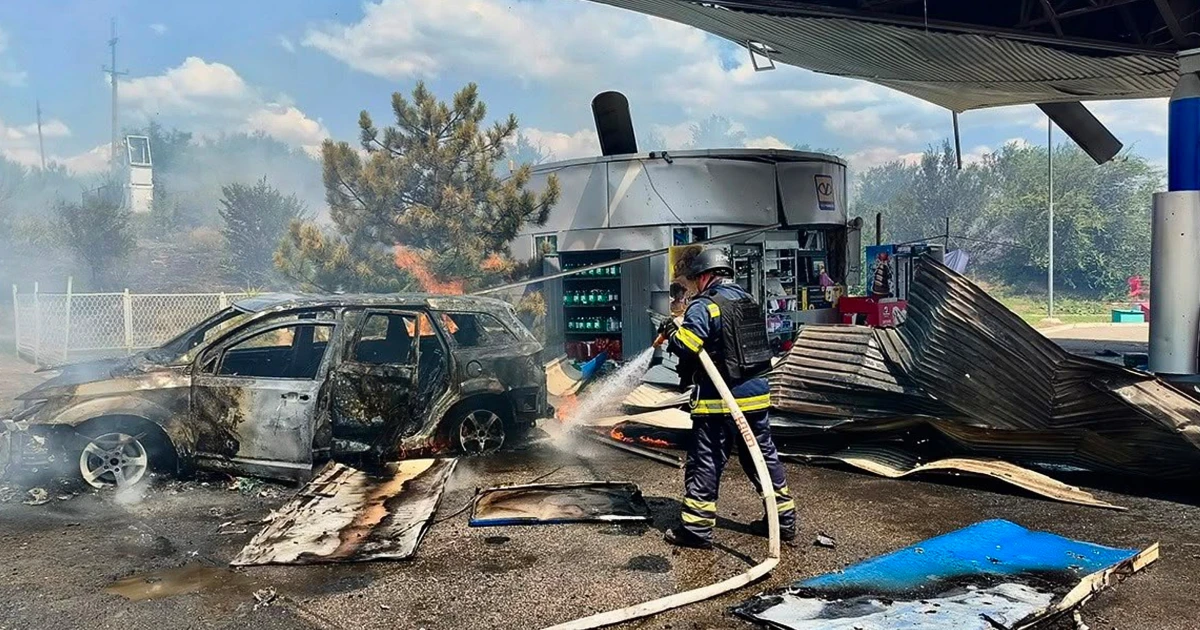 Russia blasts southern Ukrainian city with glide bombs while Ukrainian drones kill 9