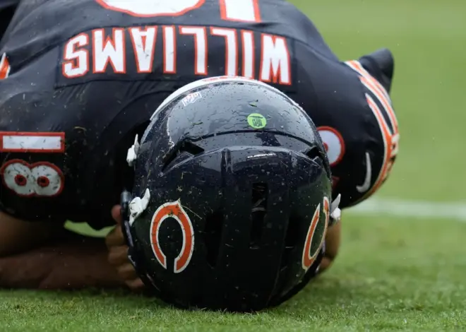 Bears quarterback Caleb Williams carted off with apparent leg injury vs. Vikings