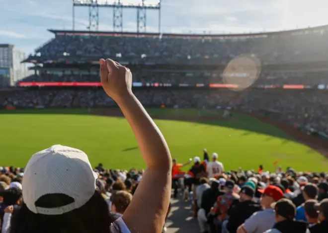 San Francisco Giants’ ‘mom of the year’ defends husband after clip sparks online backlash