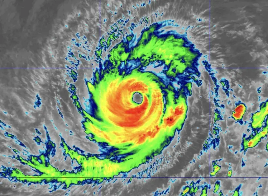 Hurricane Lowell threatens Hawaiian islands with life-threatening surf