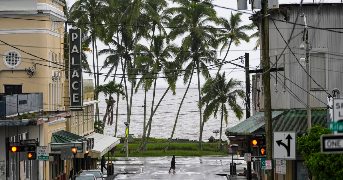 Hurricane Nolo expected to unleash powerful winds, flash flooding on Hawaii