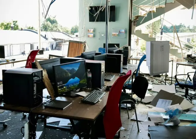 Ukrainian journalists keep working after Russian drone slams into Kyiv TV station