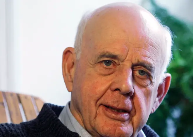 Wendell Berry, Kentucky-born author who advocated a simpler life, has died at 92