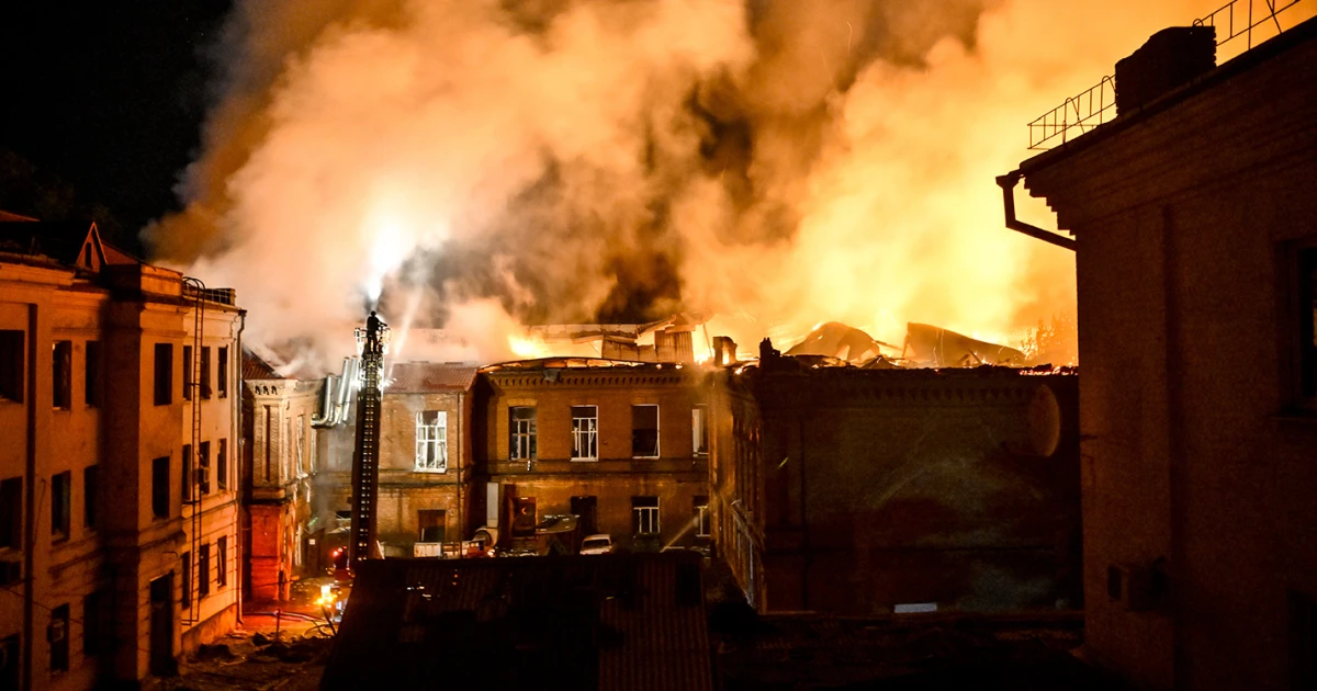 Russia and Ukraine trade deadly strikes as Zelenskyy prepares to meet with Trump