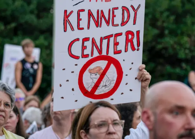 Thousands join protest outside Kennedy Center, expressing concern that Trump might tear it down