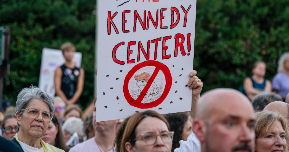 Thousands join protest outside Kennedy Center, expressing concern that Trump might tear it down