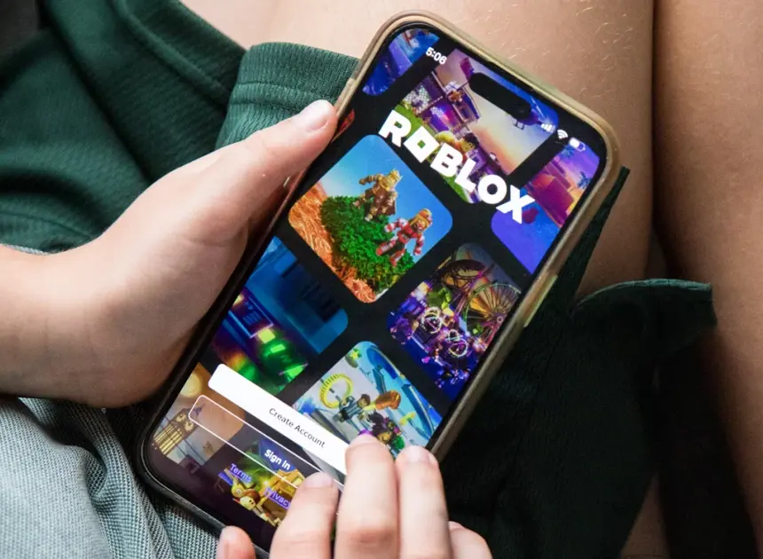 Families suing Roblox face a fight over the fine print