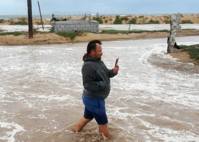 Wind whips Mexico’s northern Pacific coast, as Hurricane Polo bears down