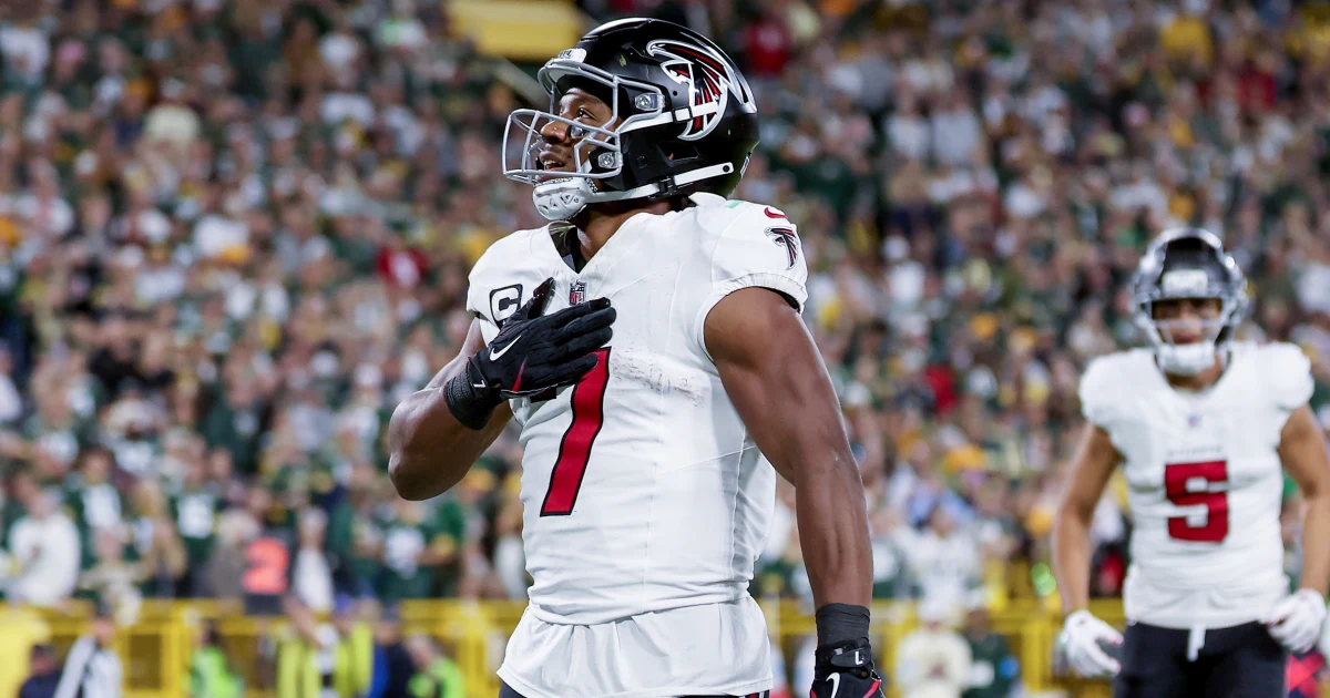 Bijan Robinson runs roughshod over the Packers as the Falcons breeze to a 35-14 victory