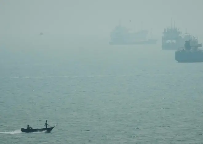 U.S. strikes Iranian tankers after more attempted missile attacks on Navy warship