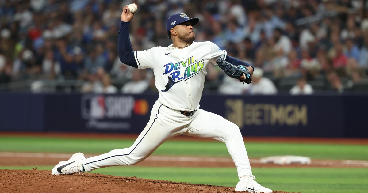 Freddy Peralta, Liam Hicks lift Rays to 3-1 win over Guardians, evening the ALCS at 1-1