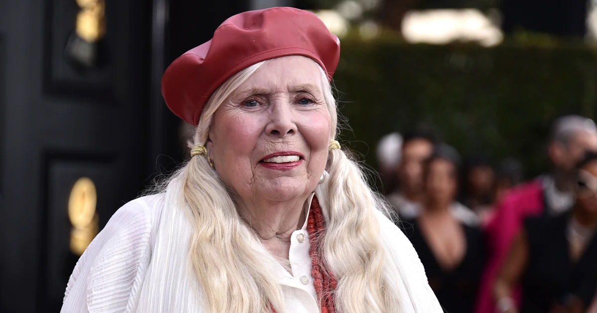 Joni Mitchell becomes an American citizen after more than 60 years
