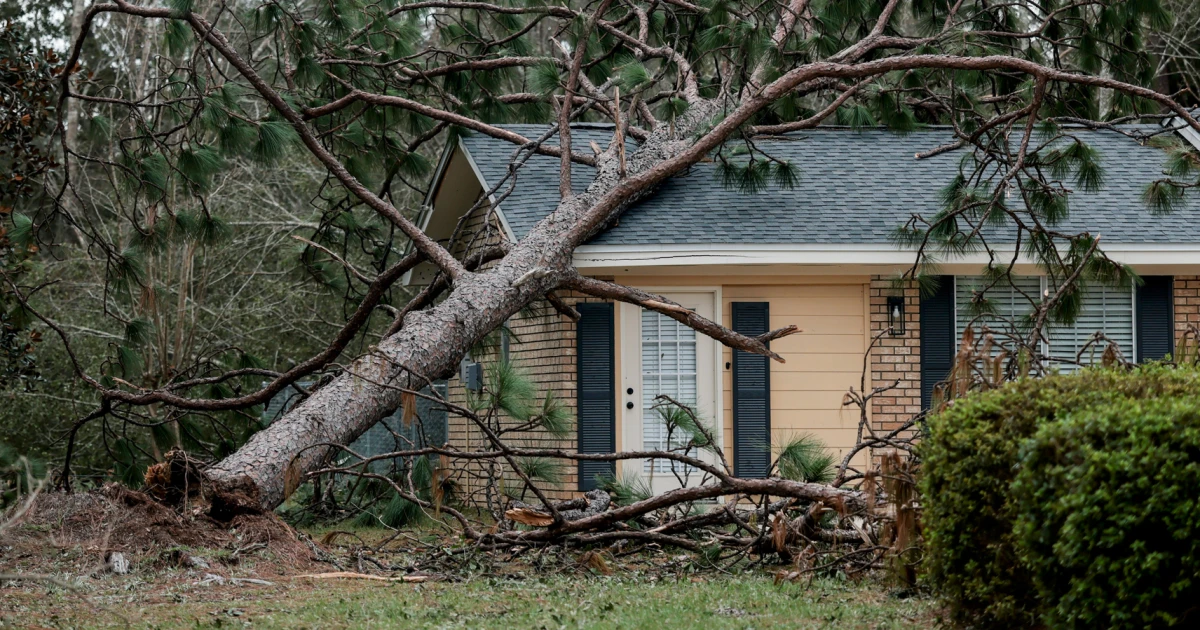 Nearly 400,000 in Florida and Alabama still without power as Isaias moves north to Appalachians and Mid-Atlantic