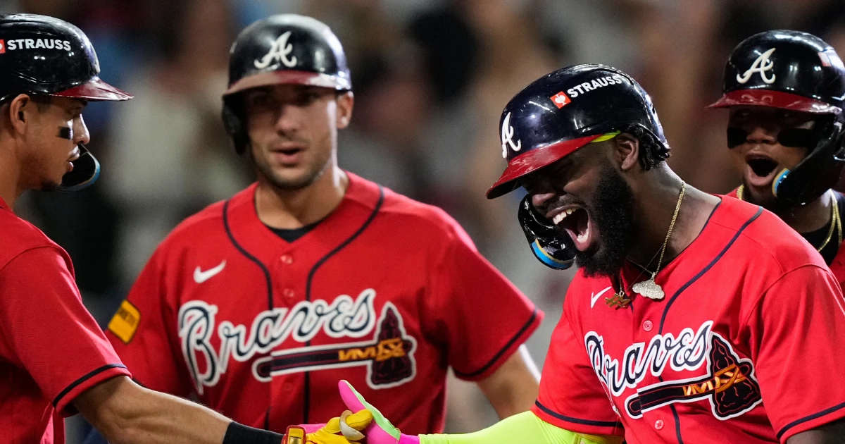 Braves hit 3 homers to beat Phillies 6-2 in wild card clincher